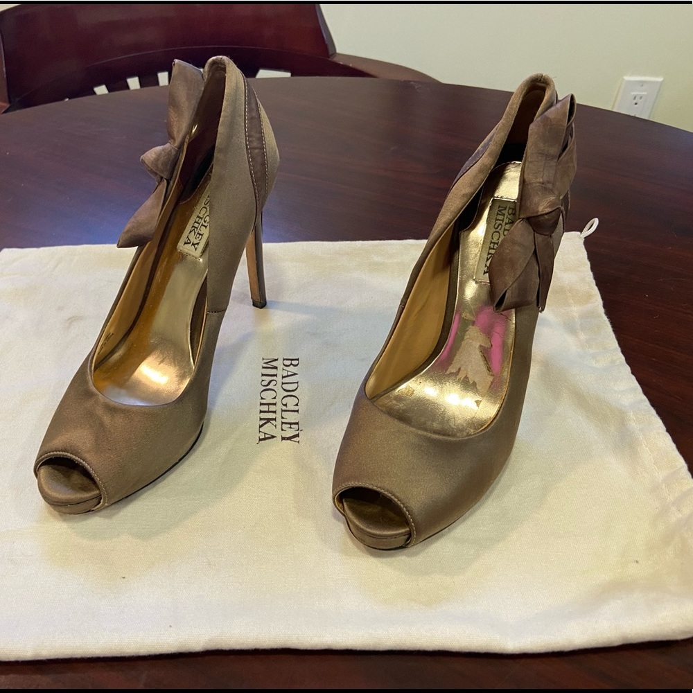 BADGLEY MISCHKA bronze pumps with leather sole